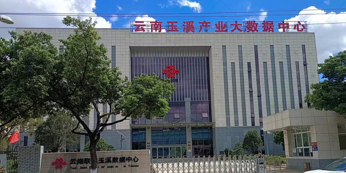 精致小伙伴現(xiàn)場(chǎng)安裝-為云南聯(lián)通打造六星級(jí)數(shù)據(jù)中心