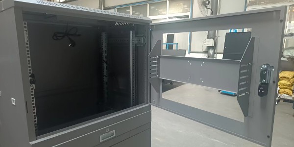 精致廠家給您介紹非標機柜加工方式